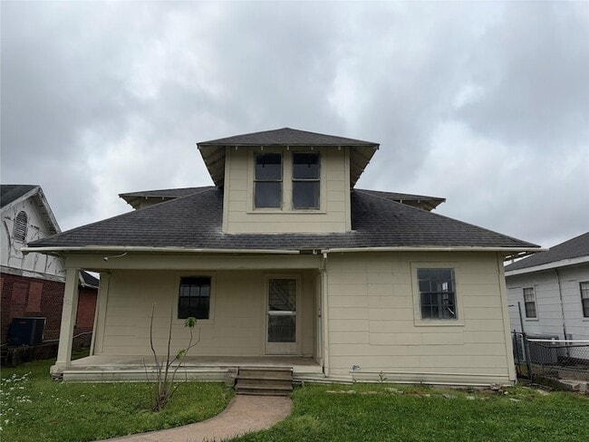Building Photo - 931 9th Ave Unit 1