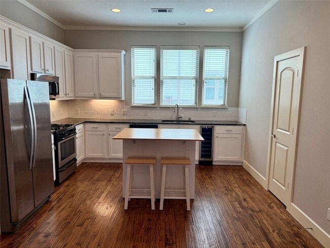 Photo - 4323 Dickason Ave