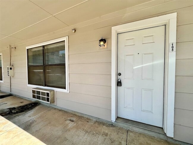 Photo - 701 W Sycamore St Unit 104
