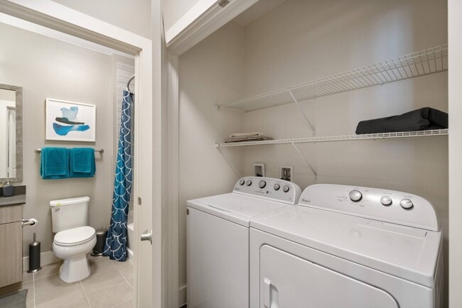 DryCreek_interior_laundry - AMLI Dry Creek