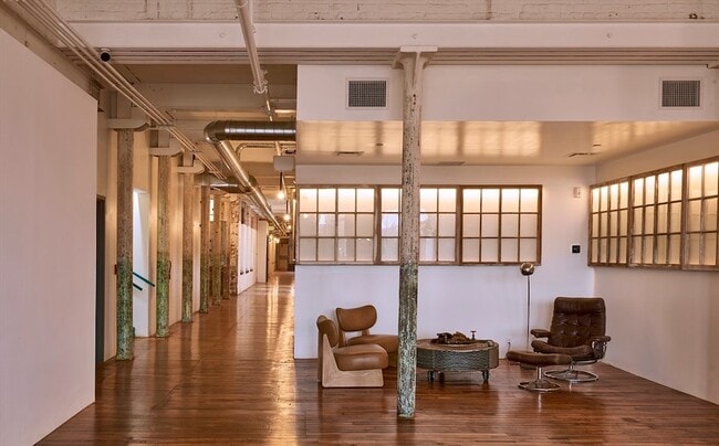 Building Photo - 520 State Rd Unit 202