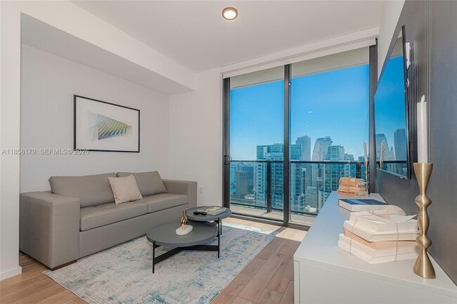 Building Photo - 398 NE 5th St Unit 4417