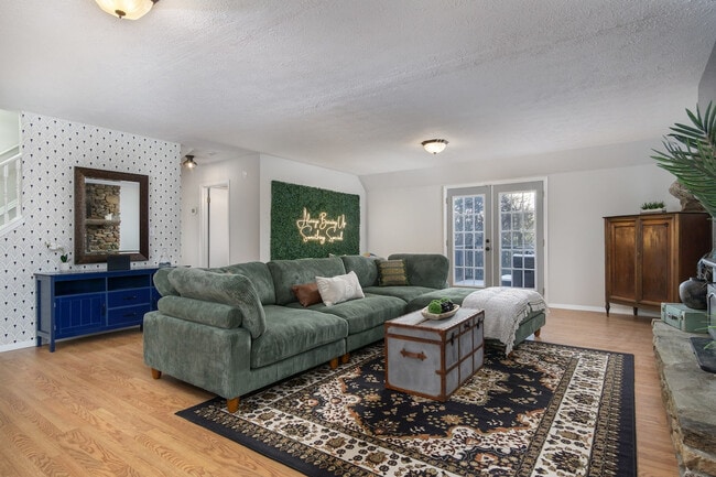 Building Photo - 120 Whitney Dr Unit SI ID1023327P