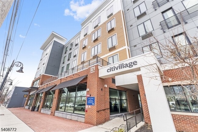 Photo - 321 E 3rd St