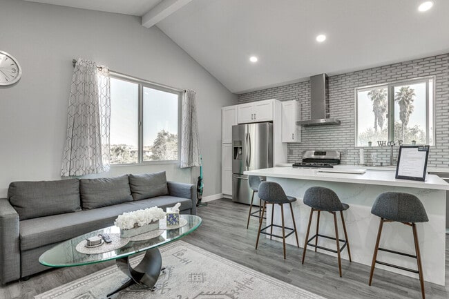 Building Photo - 2022 Avenida Del Diablo Unit SI ID1308385P