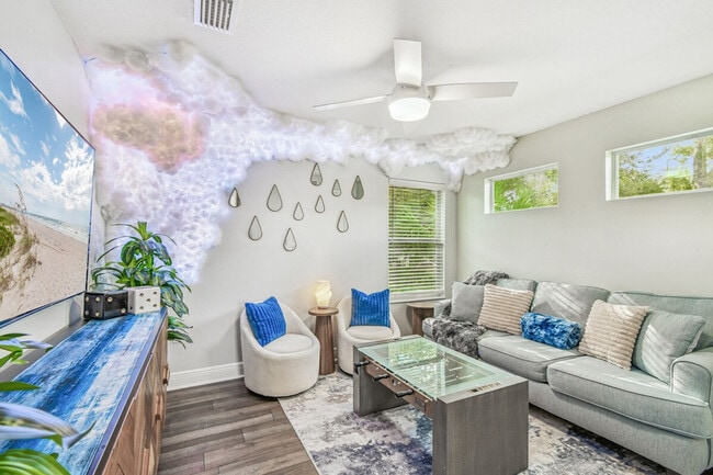 Building Photo - 109 W Hollywood St Unit ID1295473P