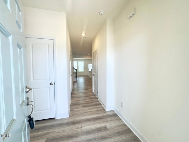 Photo - 23 Bibury Wy