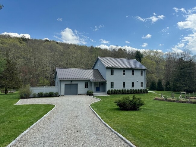 Building Photo - 126 River Rd