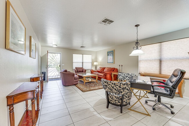 Building Photo - 1840 N Parkside Ln Unit SI ID1545955P