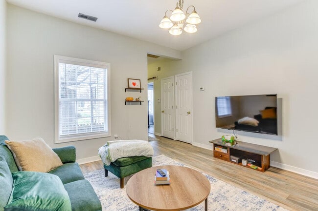 Photo - 1913 Dinwiddie Ave Unit SI ID1386043P