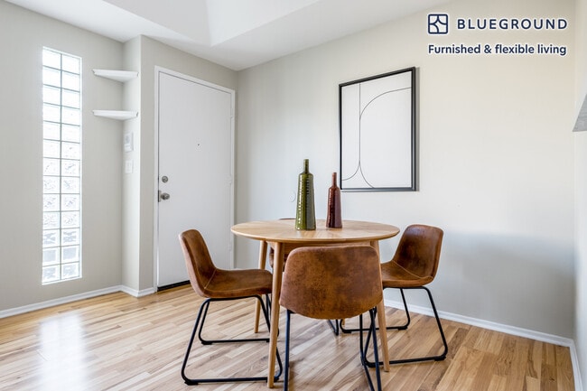 Photo - 1423 N Curson Ave Unit FL2-ID417