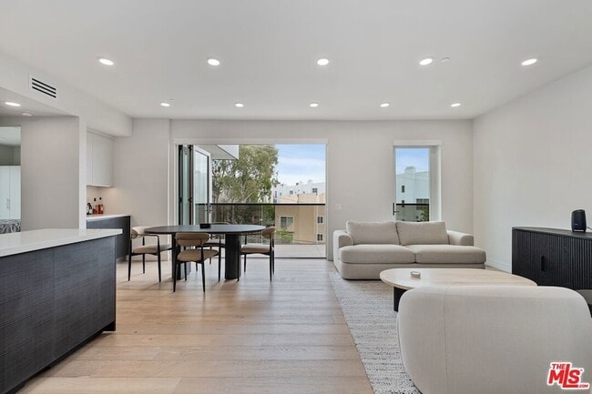 Photo - 505 S Barrington Ave