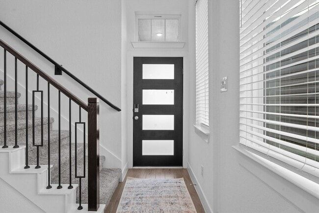 Photo - 120 Red Cascade Trl