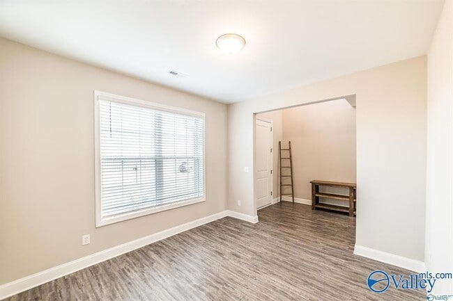 Photo - 108 Erskin Parcus Dr