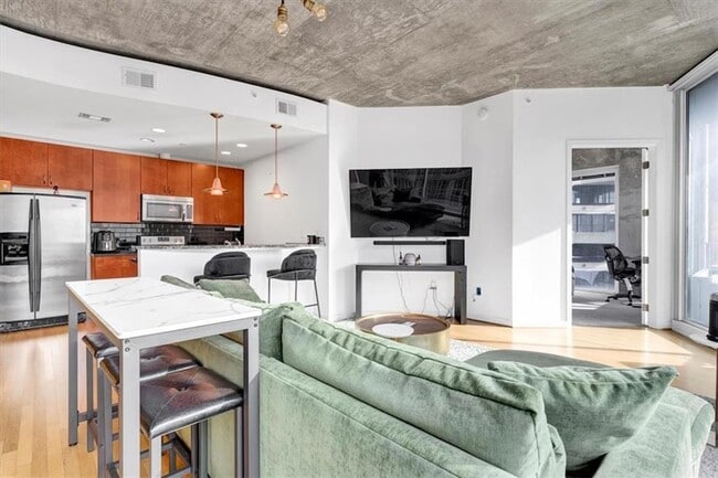 Photo - 400 W Peachtree St NW Unit 1211