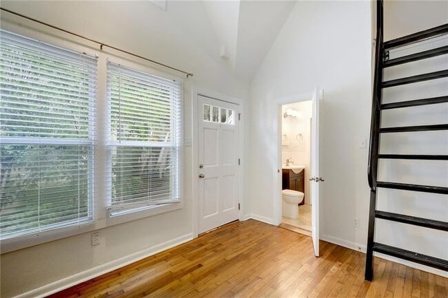 Photo - 1110 W 22nd St Unit 13