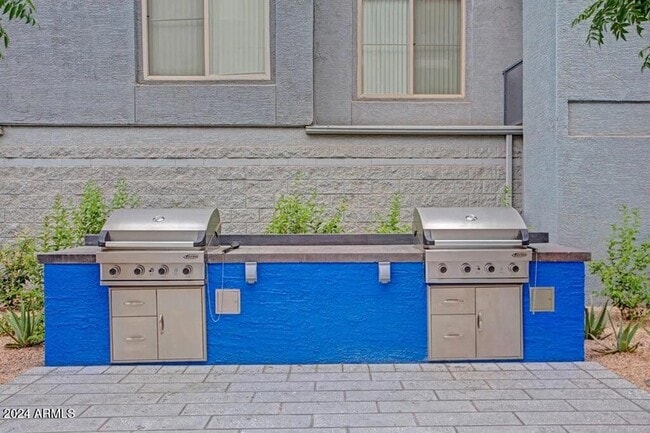 Photo - 1033 N Parkside Dr Unit 1