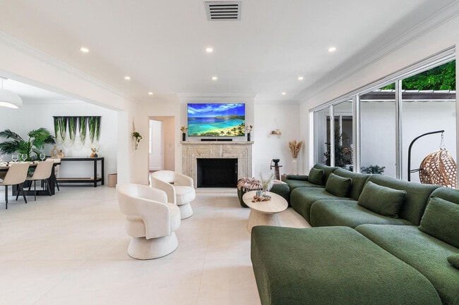 Photo - 616 NE 16th Terrace Unit SI FL1-ID1475652P