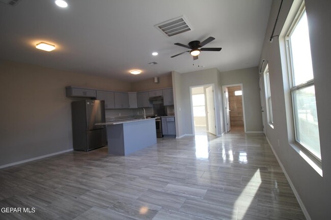 Photo - 517 Val Verde St Unit B