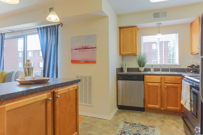 2BR,2BA,-The Chesapeake - Lakeshore at Hampton Center