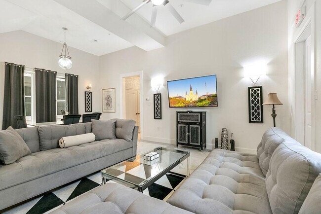 Building Photo - 1609 Baronne St Unit SI FL1-ID1269229P