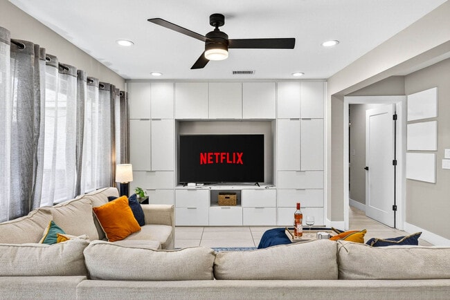 Photo - 318 S Burlingame Ave Unit ID1297050P