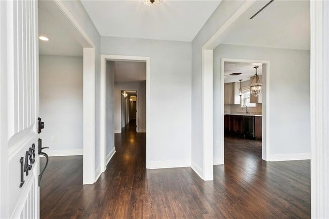 Photo - 1433 Poinsettia Dr