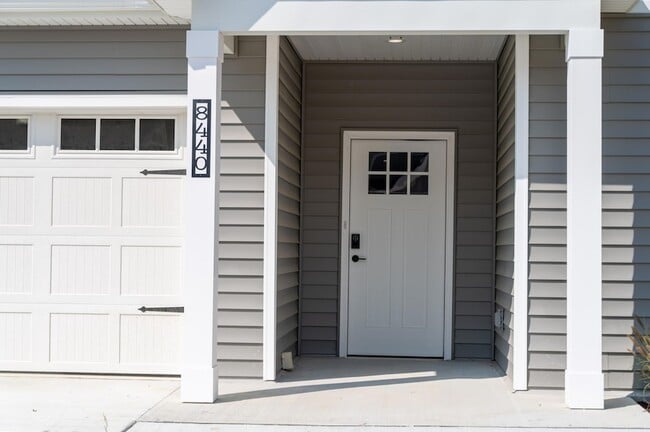 Photo - 8456 Oak Shade Ct