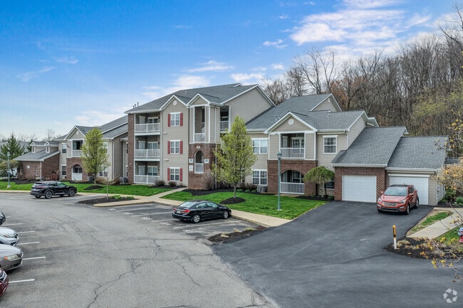 Building Photo - Units within Foxmoor Condominiums