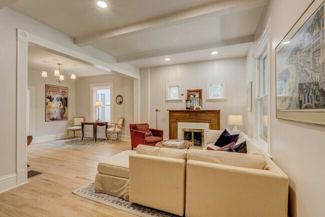 Photo - 2105 S Fillmore St Unit ID1356868P