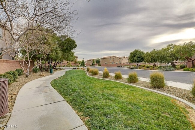 Photo - 864 Royal Amethyst Way