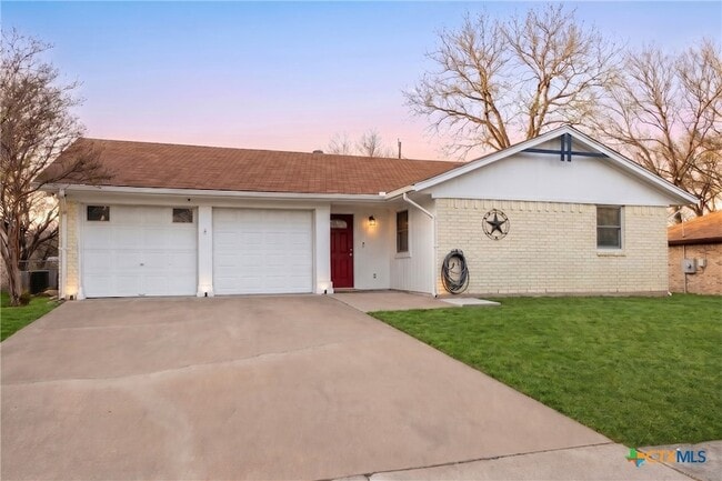 Building Photo - 211 E Hogan Dr