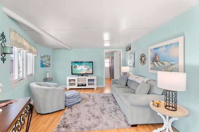 Building Photo - 1368 Nettles Blvd Unit SI ID1537526P
