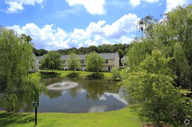 Community - Shadowmoss Pointe Apartments and Townhomes