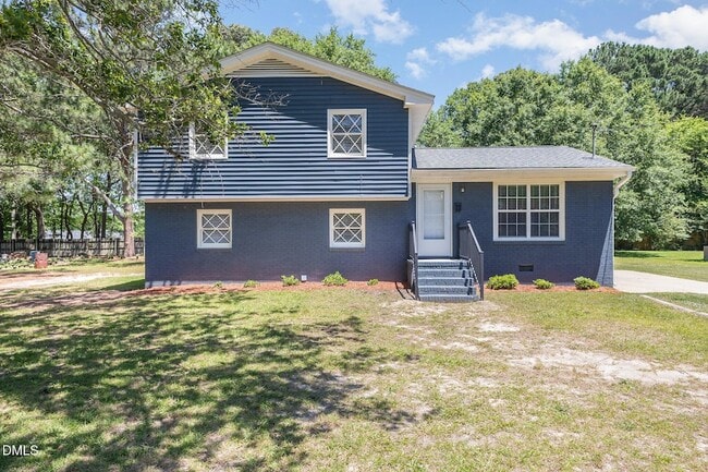 Building Photo - 806 Primrose St