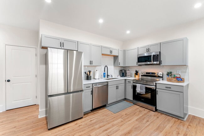 Photo - 659 S Peachtree St Unit ID1019268P