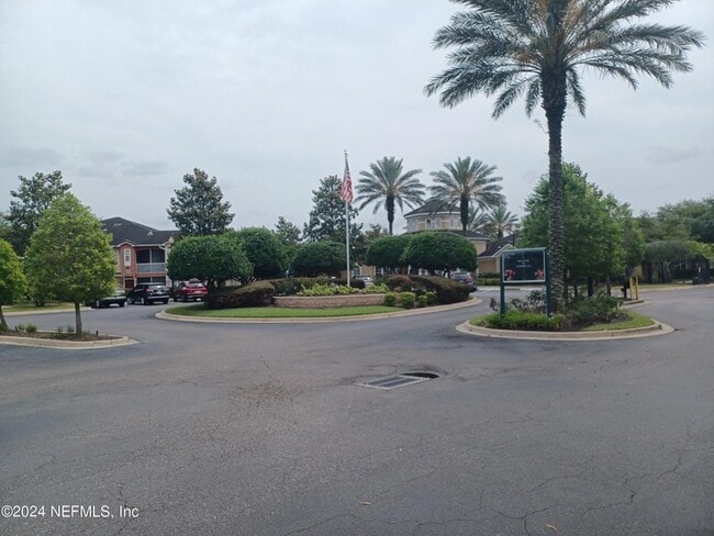 Building Photo - 10075 Gate Pkwy N Unit 2406