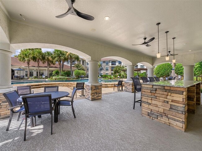 Photo - Marquis Lakeline Station