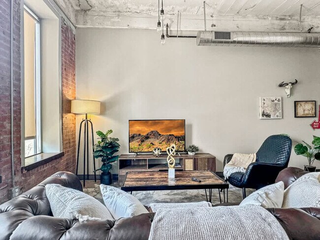 Photo - 555 Evergreen St Unit ID1055721P