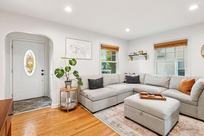 Photo - 3040 Hampshire Ave S