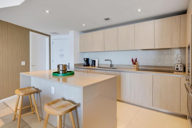 Photo - 3101 E Hallandale Beach Blvd Unit FL18-ID1049812P