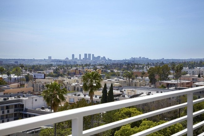 Photo - The Avenue Hollywood