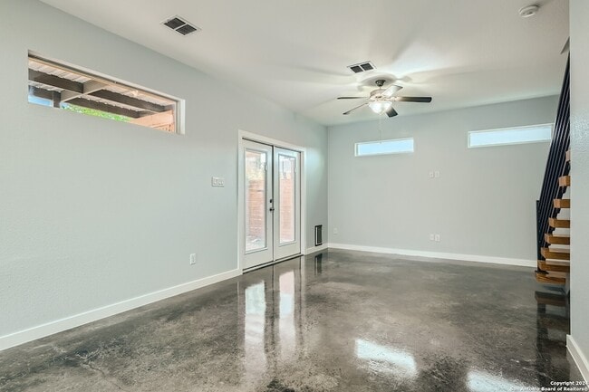 Photo - 126 E Myrtle St