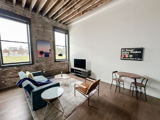 Photo - 403 W 4th St N Unit SI ID1534861P