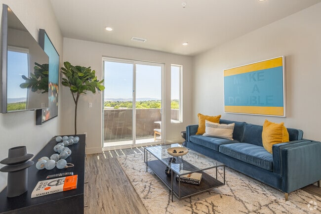 1BR, 1BA - 697SF - The Retreat Luxury Apartments & Townhomes