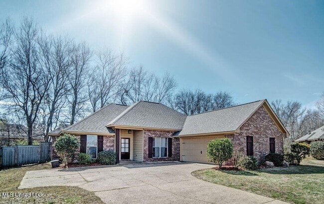 Building Photo - 121 Millhouse Drive