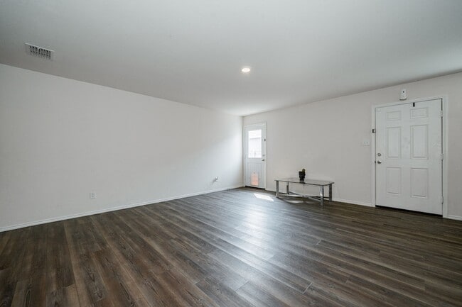 Photo - 1822 Barrie Wy