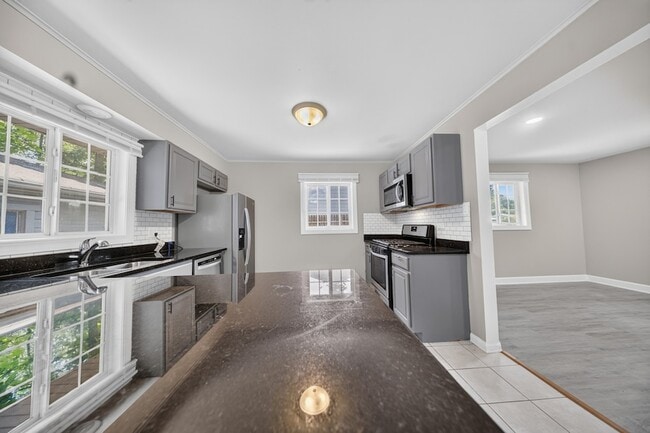 Photo - 415 Shabbona Dr
