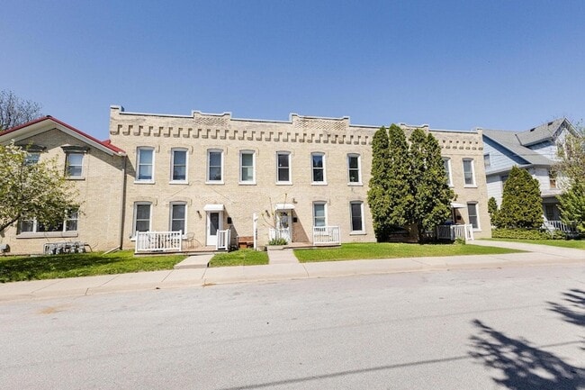 Building Photo - 224 Margaret St