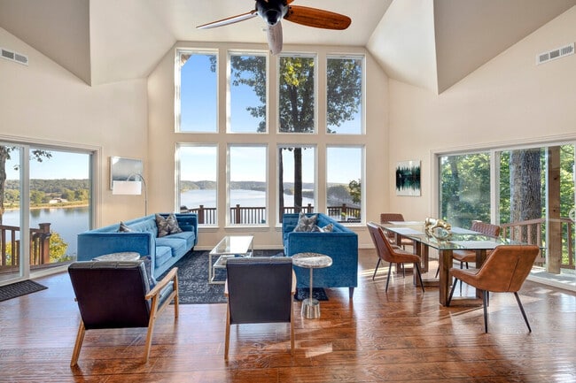 Building Photo - 15100 Railroad Cut Rd Unit ID1221811P